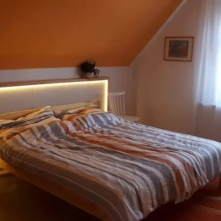 Baratsagos Haz Emelete * Debrecen