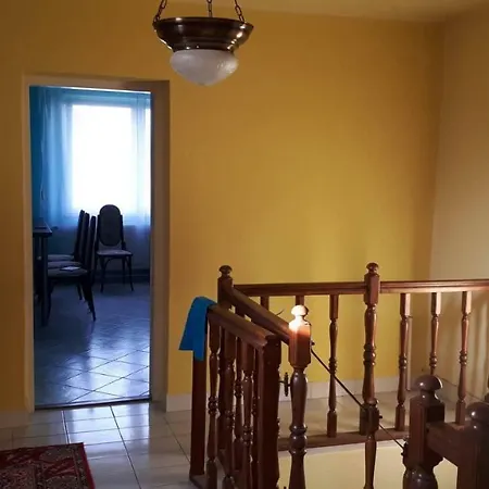 Baratsagos Haz Emelete